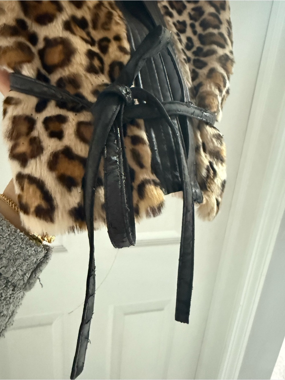 Cache Leopard-Print Faux Fur Vest with Black Trim and Gold Chain Accent - Picture 6 of 7
